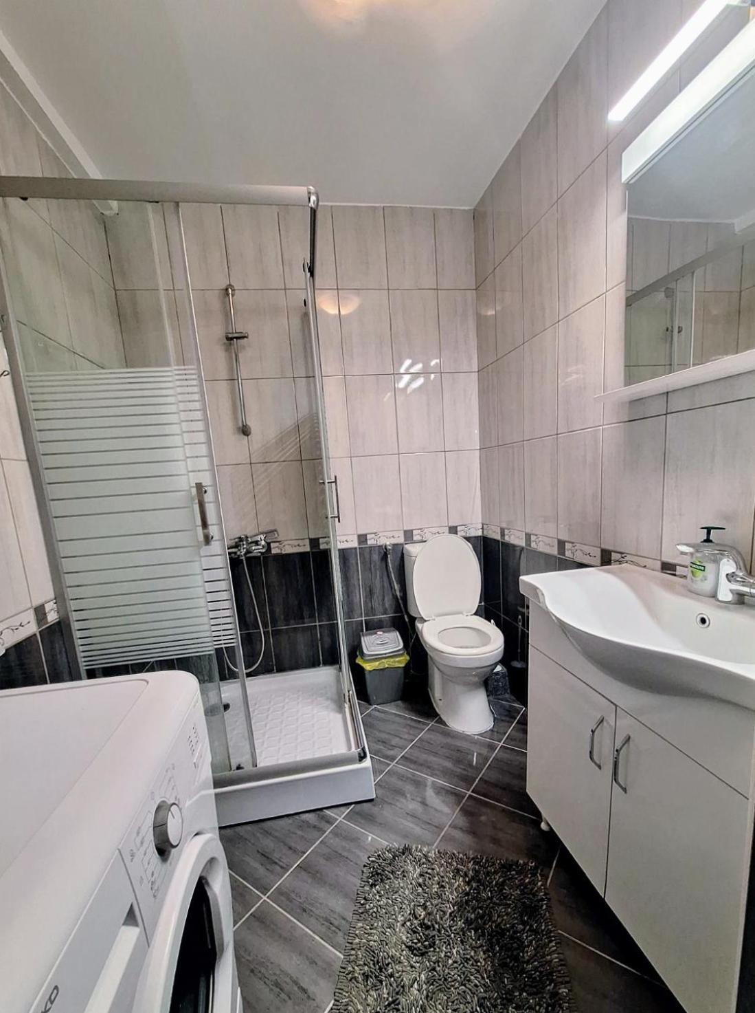 Skopje City Centar Apartment Near Marriott Buitenkant foto